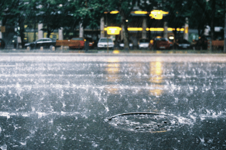शहरात तुफानी पावसासह गारपीट; आगामी तीन दिवस सायंकाळी असाच पाऊस पडण्याची शक्यता
