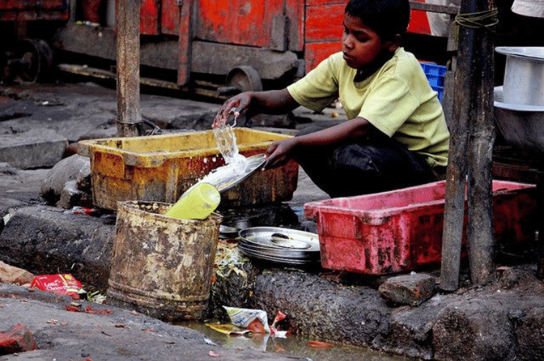 हाॅटेलमधून दोन परप्रांतीय बालकामगारांची सुटका