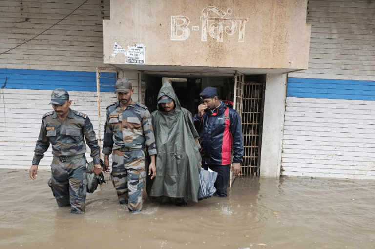 पुण्यात पूरग्रस्तांच्या मदतीसाठी भारतीय लष्कराची तुकडी तैनात