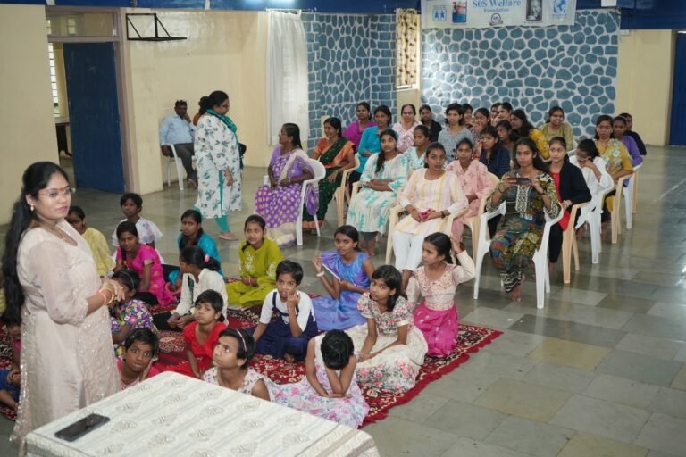 सामाजिक बांधीलकी जपत ॲड.रेणुकाताई चलवादी यांनी साजरा केला वाढदिवस